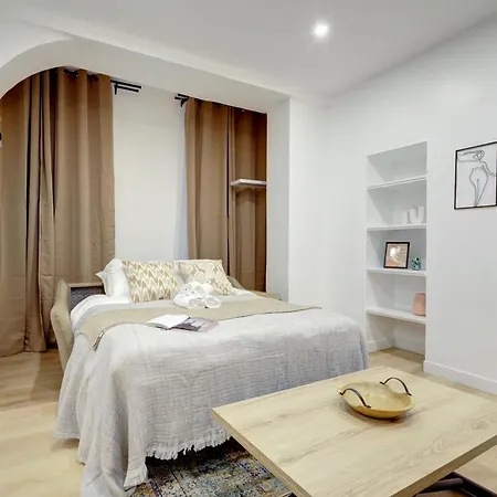 1br Near Montorgueil Paris